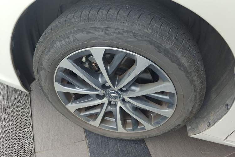 Used Lexus ES 2023 200 Excellence Edition Left Front Wheel Hub