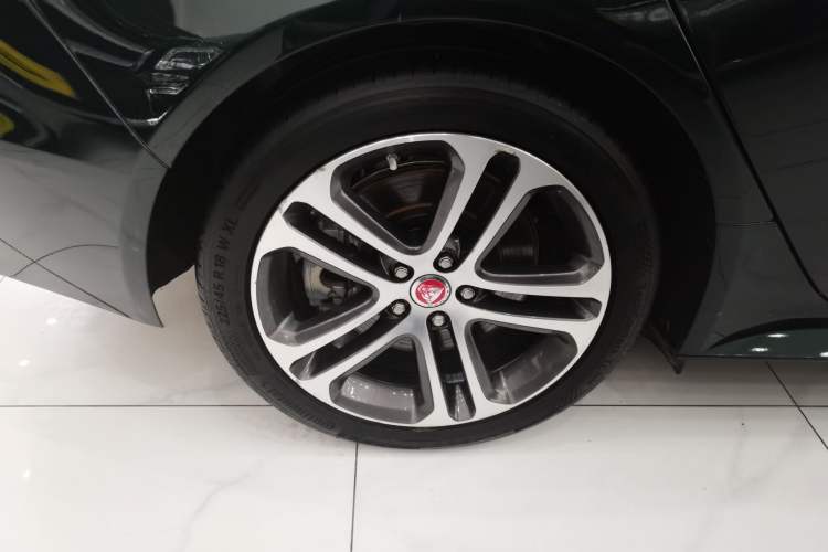 Used Jaguar XEL 2021 2.0T 250 PS R-DYNAMIC S Advanced Sport Edition Right Rear Wheel Hub