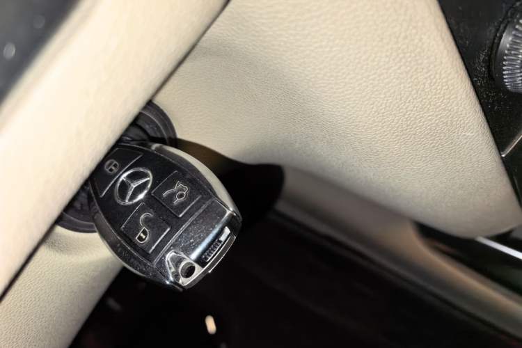 Used Mercedes-Benz R-Class 2014 R 400 4MATIC Business Model Vehicle Key