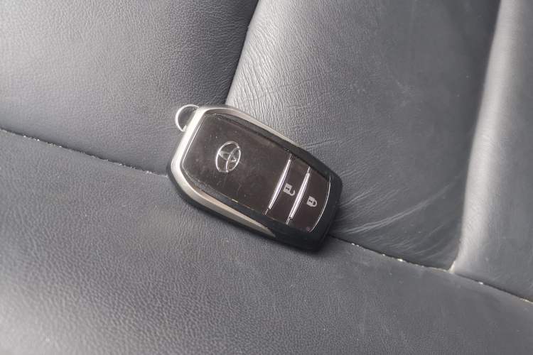 Used Toyota RAV4 2015 2.5L Automatic 4x4 Elite Edition
