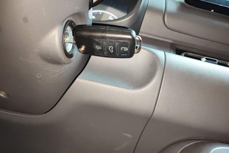 Used Wuling Hongguang New Energy 2024 All-Electric Model 300KM Standard Version Vehicle Key