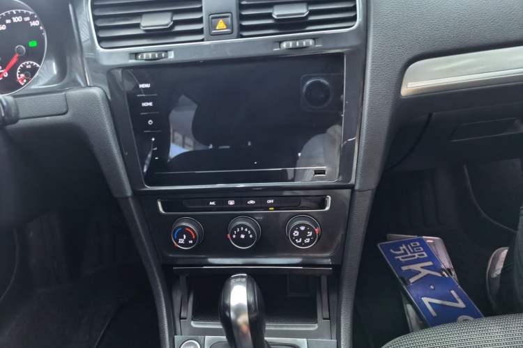 Used Volkswagen Golf 2020 Zhiai Edition 280TSI DSG Comfort Model Audio And AC Panel