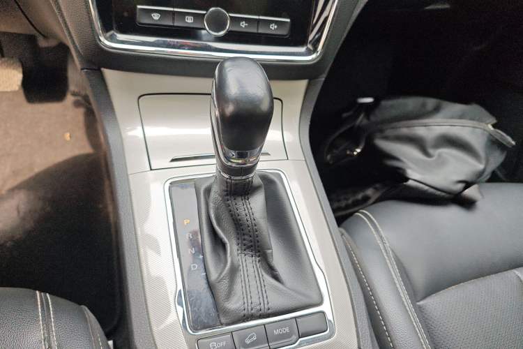 Used Roewe RX5 New Energy 2017 eRX5 50T Hybrid Connected Prestige Flagship Edition Gear Lever