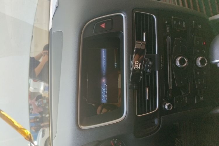 Used Audi Q5 2017 Plus 40 TFSI Ambition Model Audio And AC Panel