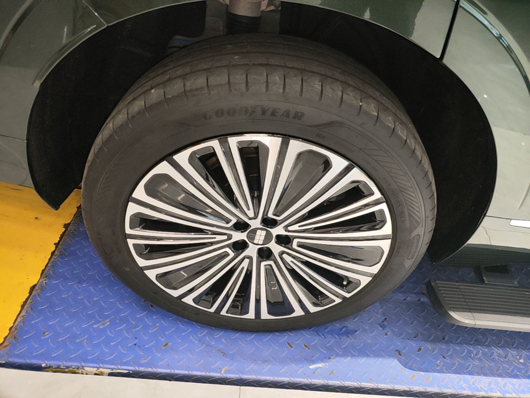 Geely Galaxy M9 2025 Model 210km Four-Wheel-Drive Leading Edition — снимка 11