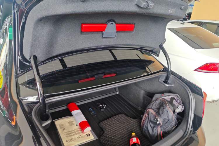 Used Volkswagen Magotan 2025 Revised Version 2 Zhongxiang Edition 330TSI DSG Luxury Trim Trunk