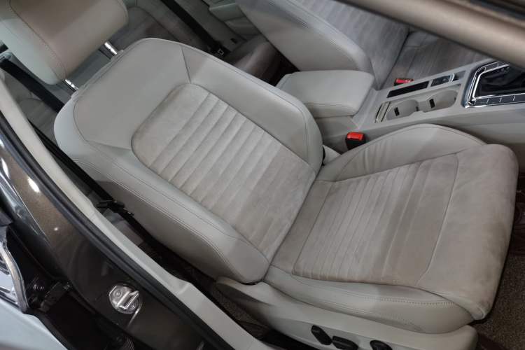 Used Volkswagen Magotan 2017 330TSI DSG Luxury Model
