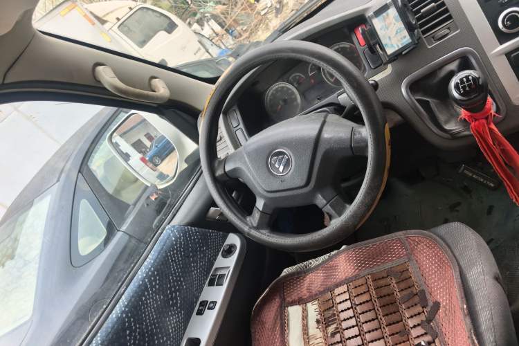 Used Foton Scenic G7 2015 2.0L Commercial Van Long Wheelbase High Roof – 4Q20M
