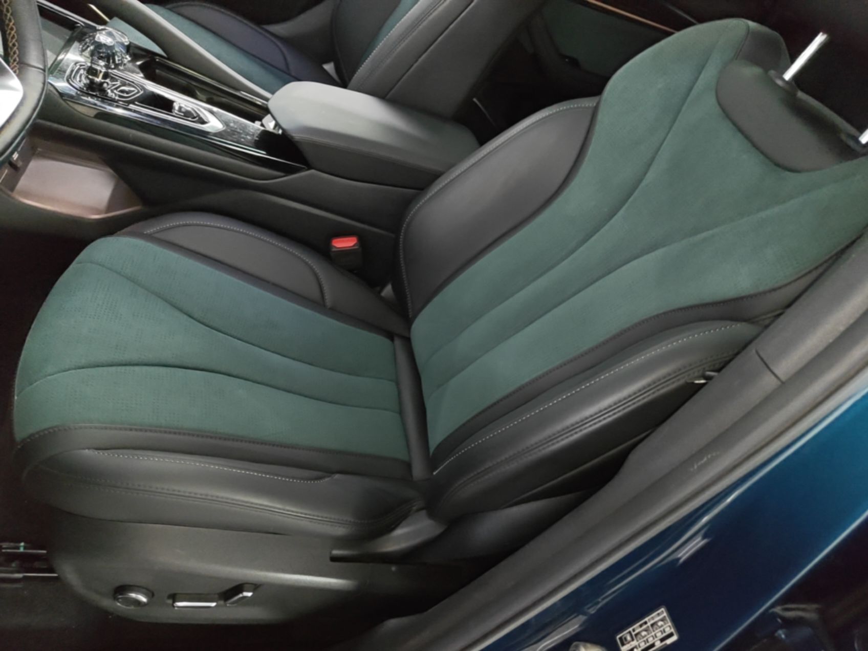 Geely Auto Monjaro L 2024 2.0TD High-Power Automatic Two-Wheel Drive Skyline Edition — снимка 17