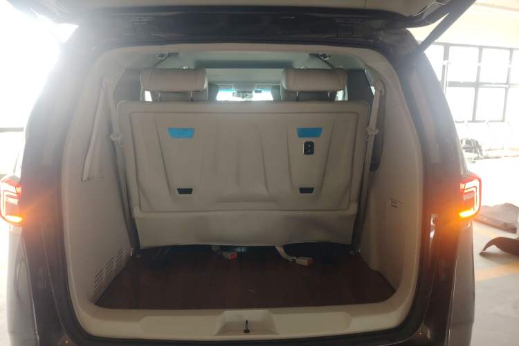 Used Buick GL8 2021 Land Cruiser Executive Class 652T Comfort Model Trunk