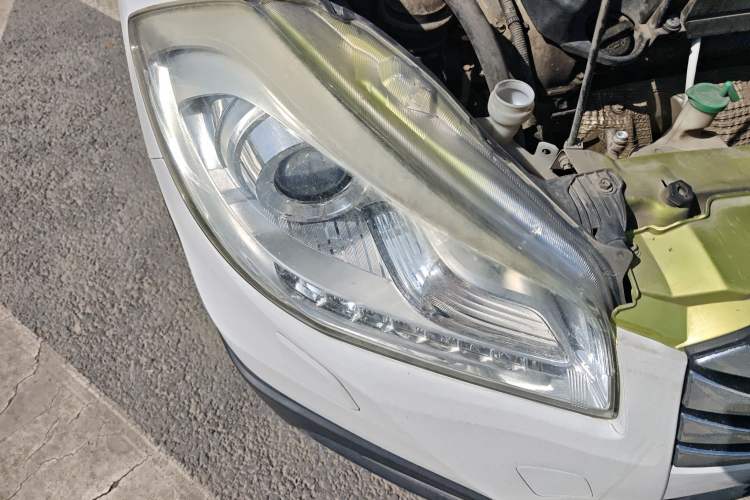 Used Suzuki S-Cross 2014 1.6L CVT Two-Wheel Drive Elite Version
