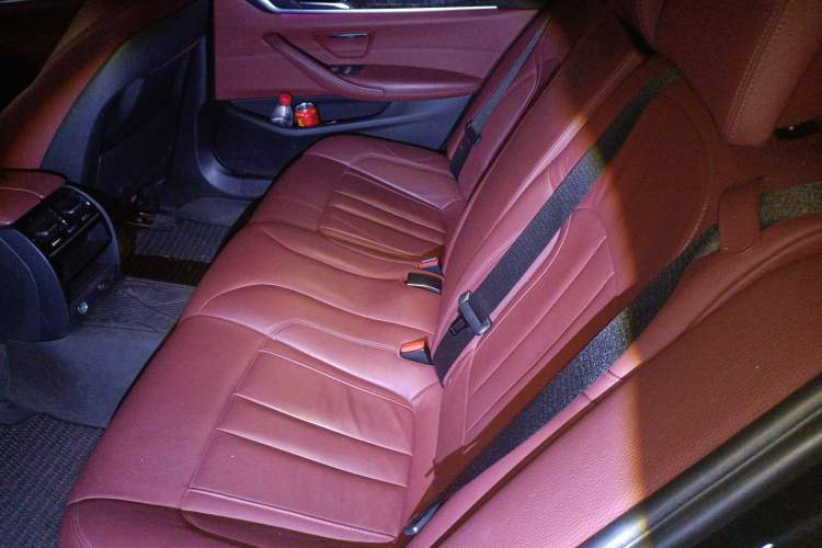 Used BMW 5 Series 2019 530Li Leading Model M Sport Package Left Rear Seat