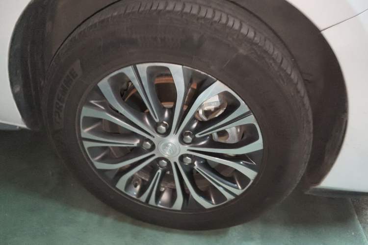 Used Buick GL8 2023 Land Executive Class Comfort Model
