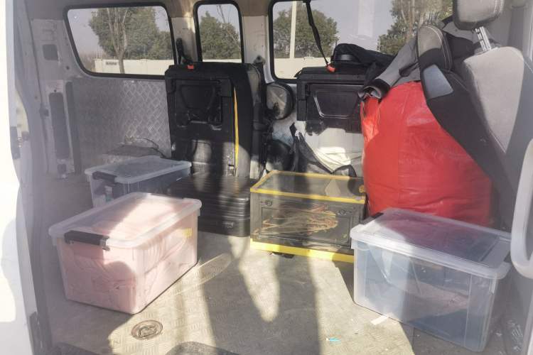 Used SAIC MAXUS Xintu V80 2019 2.5T Classic Model 6-Speed Manual Aotong Long Wheelbase Mid-Height 7-Seater