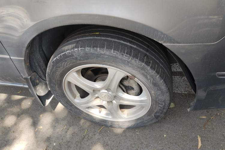 Used Dongfeng Shuaike 2013 Revised Version 1.5L Manual Comfort Trim 7 Seats China IV Standard Right Front Wheel Hub