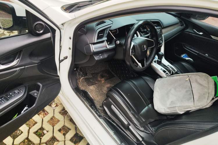 Used Honda Civic 2016 220TURBO CVT Luxury Edition Driver Seat