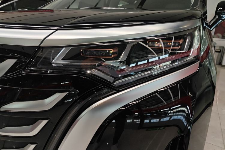 Used Denza D9 2025 DM-i Intelligent Drive 1020 Four-Wheel Drive Flagship Model