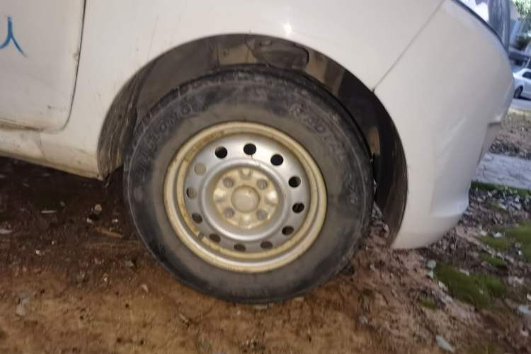 Used Wuling Rongguang V 2016 1.2L Practical Version Right Front Wheel Hub