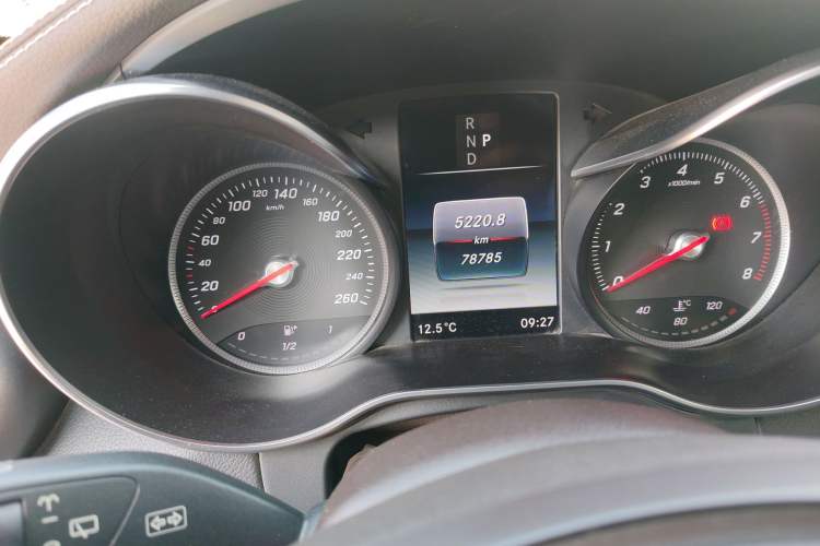 Used Mercedes-Benz GLC 2017 GLC 260 4MATIC Luxury Model Odometer Close Up