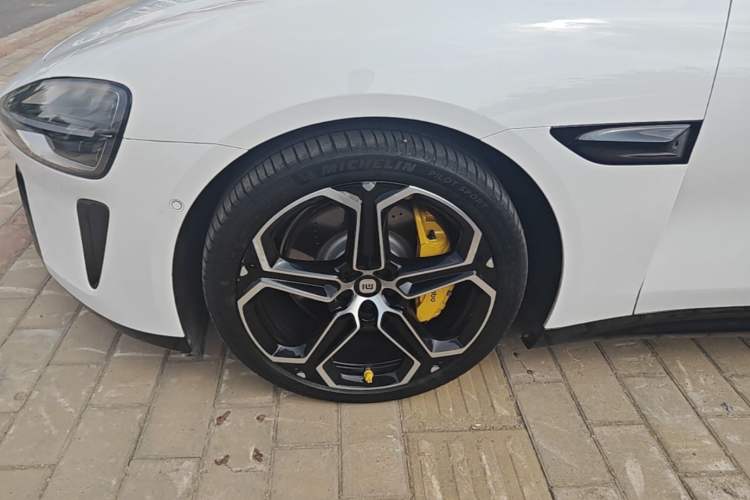 Used Xiaomi Auto SU7 2024 Four-Wheel Drive Ultra-Long Range Advanced Intelligent Driving Max Edition