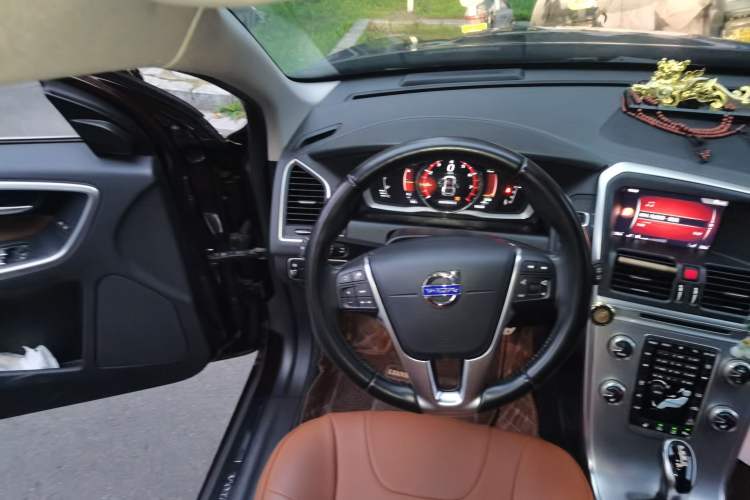 Used Volvo XC60 2017 T5 AWD Smart Upgrade Edition Steering Wheel