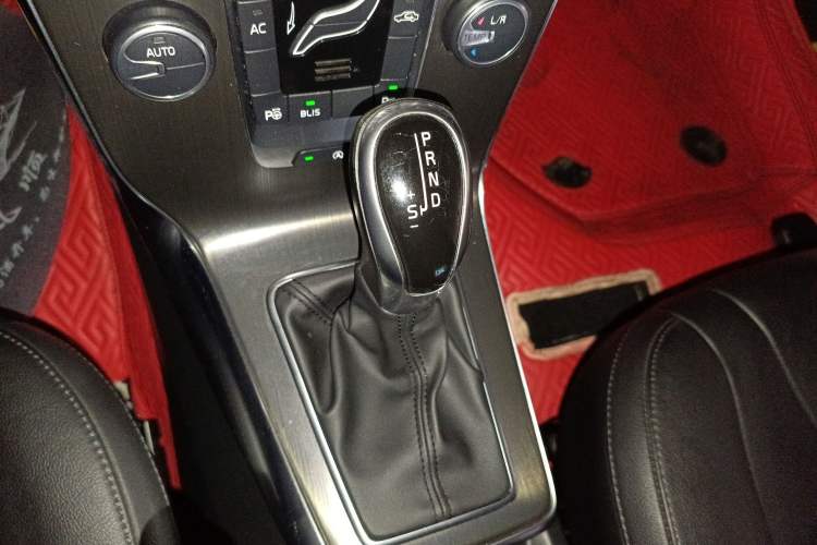 Used Volvo V40 2014 2.0T Zhiya Edition
