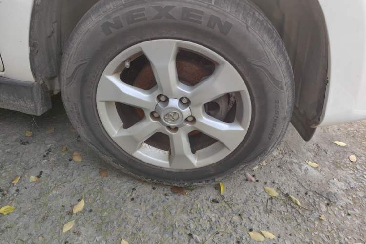 Used Toyota RAV4 2011 2.0L Automatic Classic Edition Right Front Wheel Hub