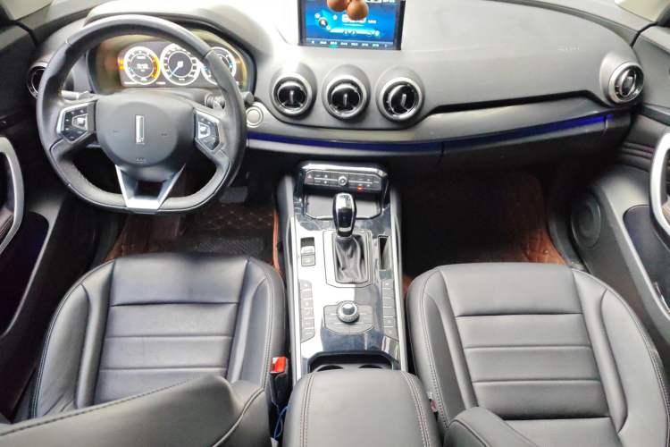 Used Wey VV7 2017 2.0T Luxury Model Center Console