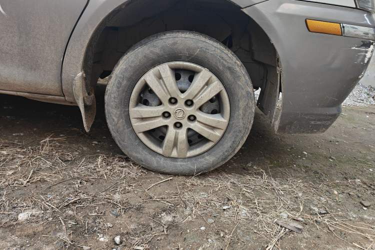 Used FORTHING Lingzhi 2016 V3 1.5L 7-Seater Luxury Model China IV Standard
