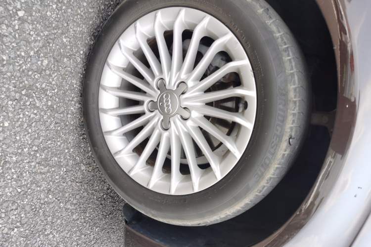 Used Audi A4L 2015 35 TFSI Automatic Luxury Edition Right Front Wheel Hub