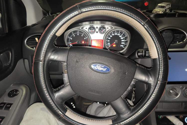 Used Ford Focus 2011 Hatchback 1.8L Manual Comfort Model Steering Wheel