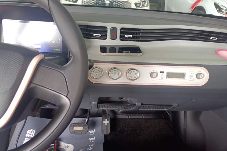 Used Wuling Hongguang MINIEV 2022 Macaron Premium Model – Lithium Iron Phosphate Audio And AC Panel