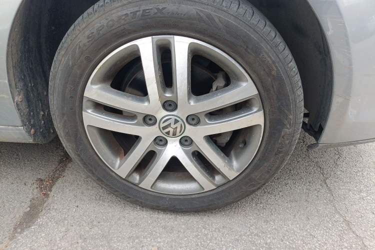 Used Volkswagen Touran 2008 1.8T ZhiZun Edition Automatic 5-Seater Right Front Wheel Hub