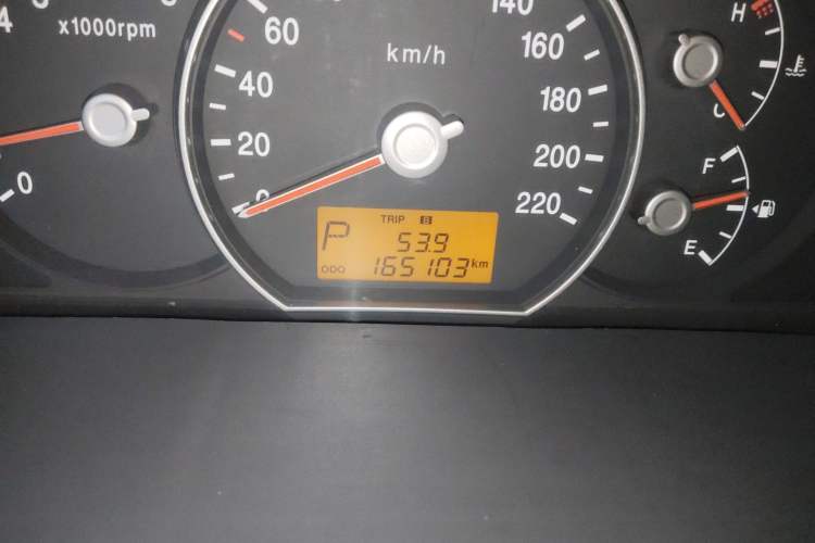 Used Kia Carens 2011 2.0L 7-Seater Automatic Standard Edition
