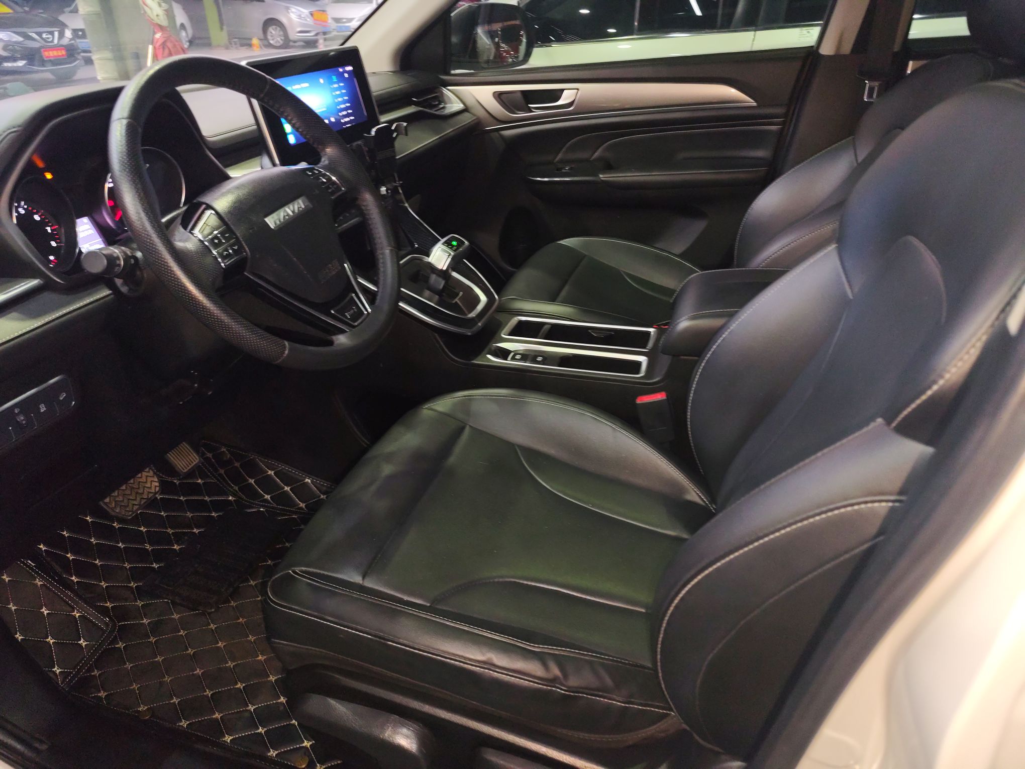 المقاعد الأمامية داخل السيارة