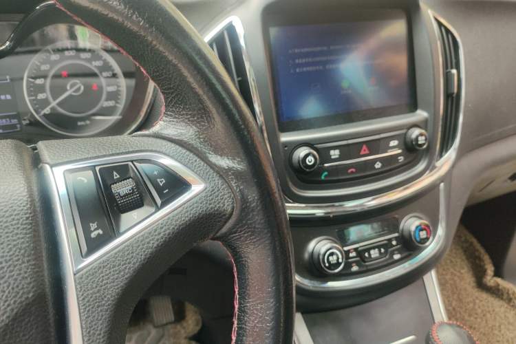 Used Baojun 560 2016 1.8L iAMT Luxury Model Audio And AC Panel