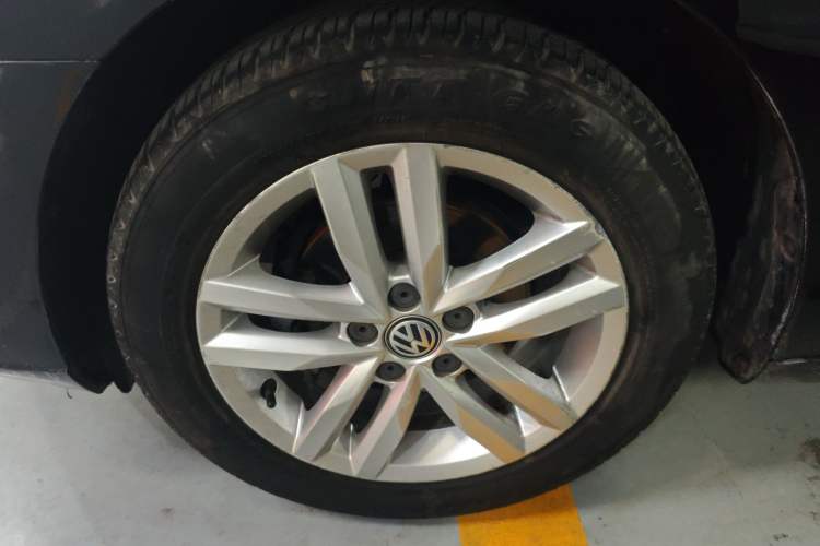 Used Volkswagen Jetta 2017 1.5L Automatic Comfort Model Left Front Wheel Hub