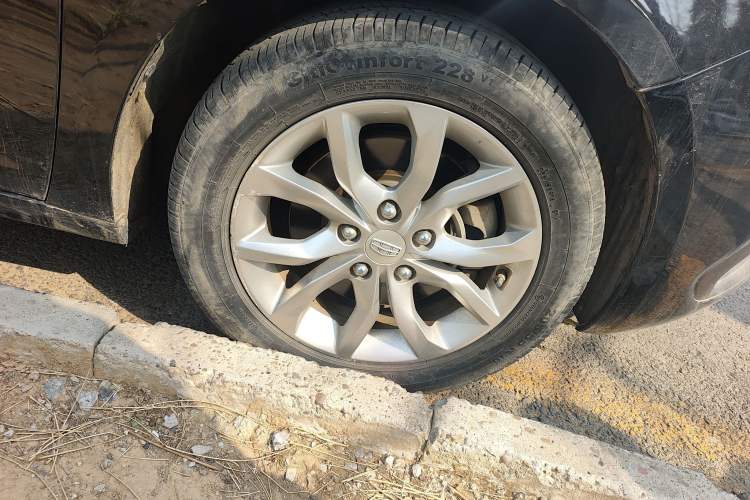 Used Geely Auto Emgrand GL 2017 1.8L Manual Elite Model
