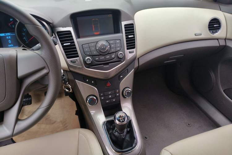 Used Chevrolet Cruze 2015 1.5L Classic SE MT