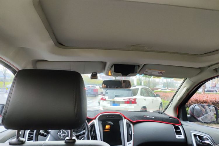 Used JMC Yusheng S350 2014 2.4T Automatic 2WD Diesel Luxury Version with Sunroof 5 Seats Headliner