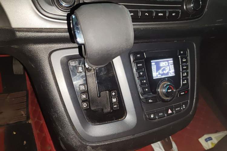 Used SAIC MAXUS G10 2018 PLUS 2.0T Automatic Elite Edition Gear Lever