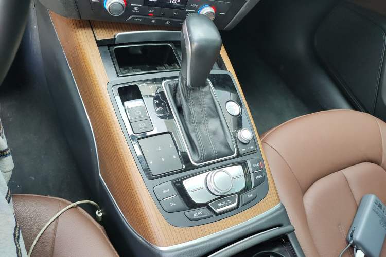 Used Audi A6L 2018 30th Anniversary Edition 30 FSI Style Model Gear Lever