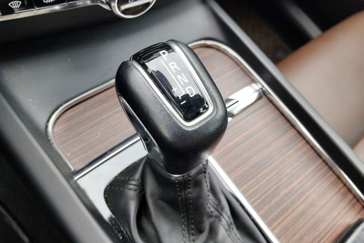 Used Volvo XC60 2021 T5 4x4 Smart Luxury Edition Gear Lever