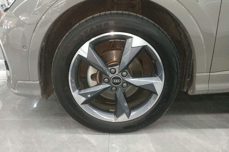 Used Audi Q3 2024 35 TFSI Fashion Dynamic Edition Left Front Wheel Hub