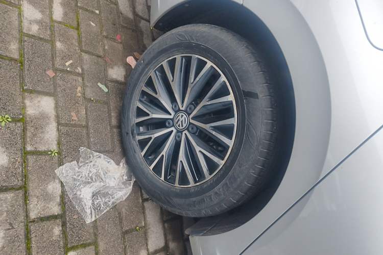 Used Volkswagen Sagitar 2020 280TSI DSG Comfort Version China VI Standard Right Rear Wheel Hub