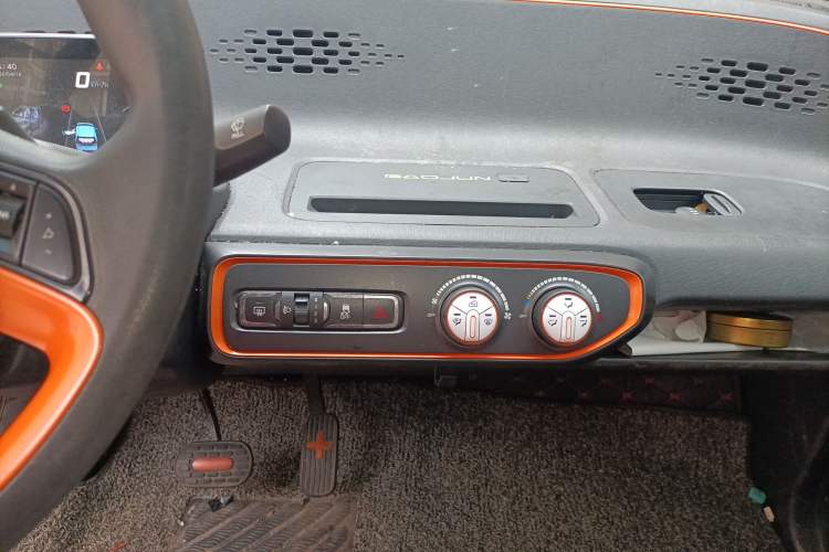 Used Baojun E100 2017 Smart Edition Audio And AC Panel