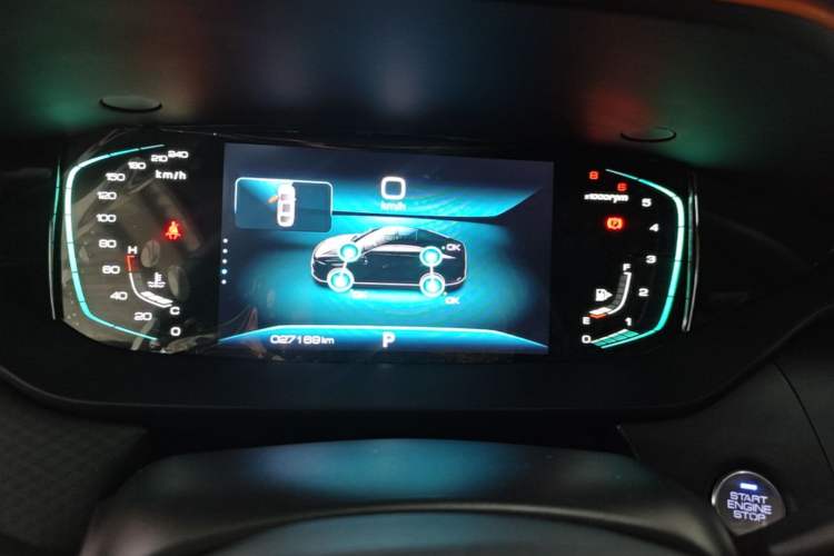 Used Dongfeng Aeolus Yixuan MAX 2023 1.5T Ultra-Stylish Trendsetting Dad Edition