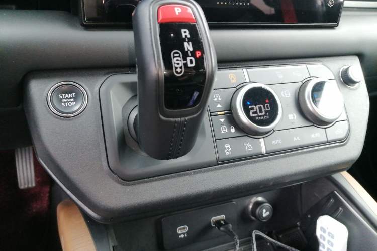 Used Land Rover Defender 2023 Facelift 110 3.0T P400 X-DYNAMIC HSE Gear Lever