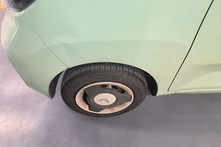 Used Wuling Hongguang MINIEV 2021 Macaron Fashion Model Lithium Iron Phosphate Left Front Wheel Hub