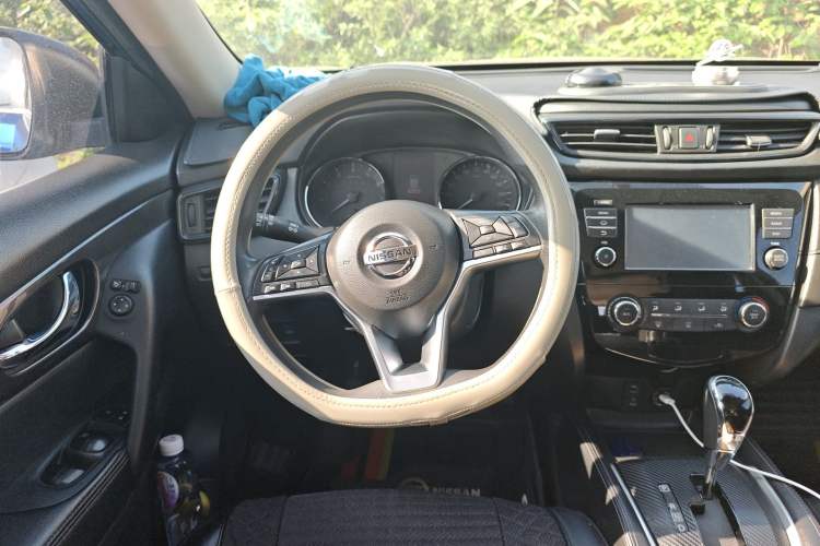 Used Nissan X-Trail 2017 2.0L CVT Comfort Edition 2WD Steering Wheel